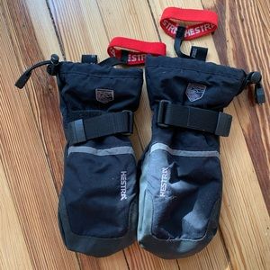Hestra kids mittens size 7. Great for skiing or snowboarding.